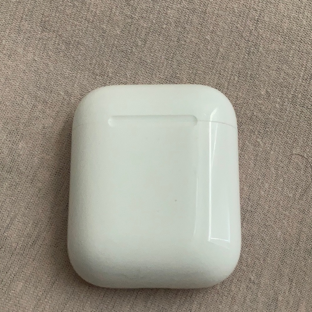 Apple AirPods generation 1 with case